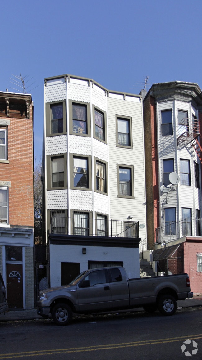 Building Photo - Elm Street Apartments