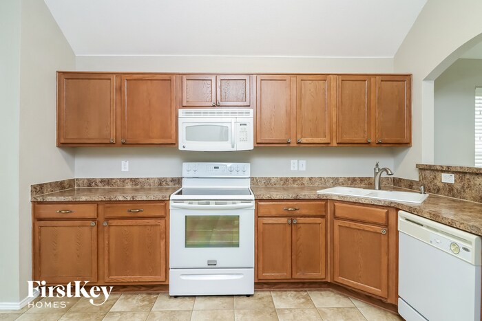 Building Photo - 1124 Manhassett Ct