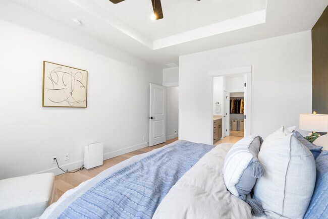 Building Photo - Helenium
