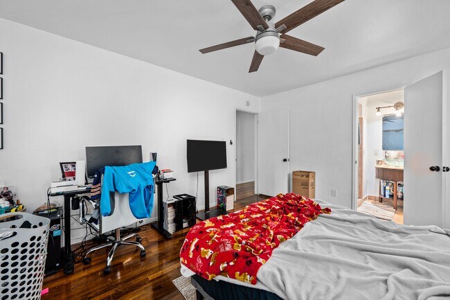 Building Photo - 4927 63rd St