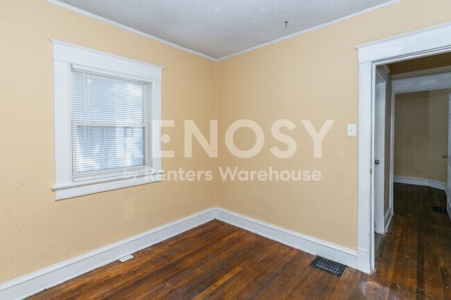 Building Photo - 3 bed 1 bath Home