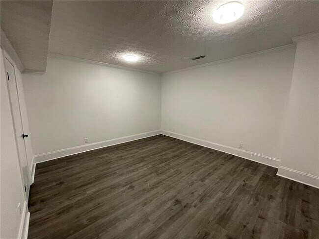 Building Photo - 160 Boxelder Ln