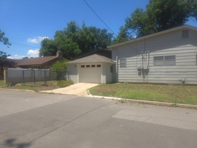 Building Photo - 4701 N Peniel Ave