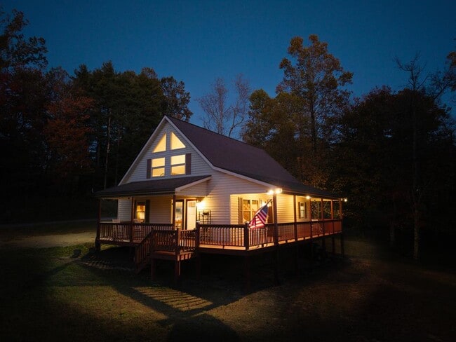 Building Photo - 450 Rhododendron Ln