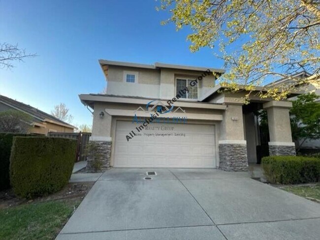 Building Photo - Charming 3-Bedroom Home in Desirable Folso...