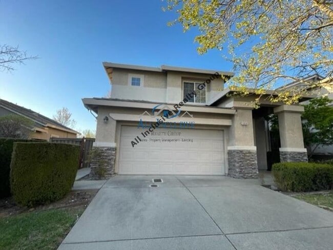 Building Photo - Gorgeous 3 bed, 2.5 bath, 1771 sq ft home ...