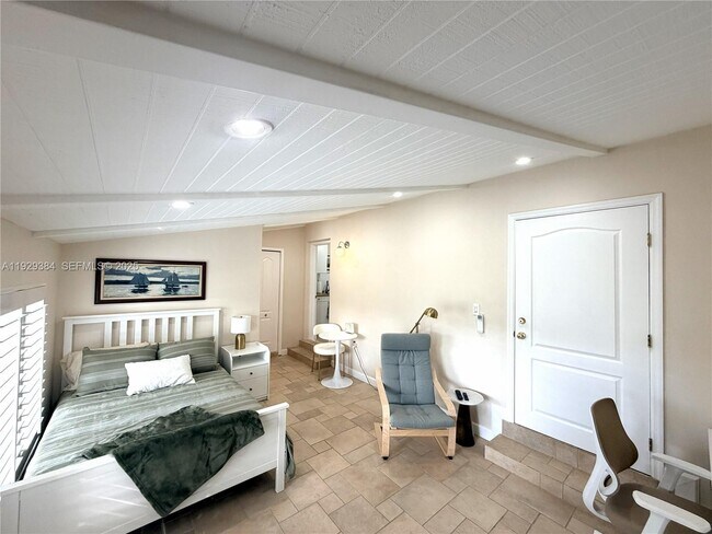 Building Photo - 1625 SW 101st Ave