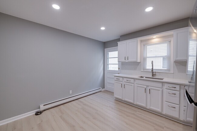Building Photo - 151 Seaside Ave