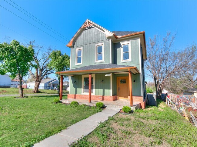 Building Photo - 801 N Ash St