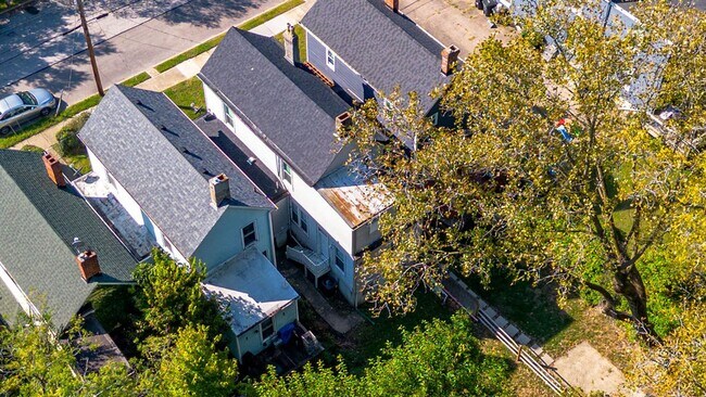 Building Photo - Renovated Home with 1st floor Study or Additional Bedroom