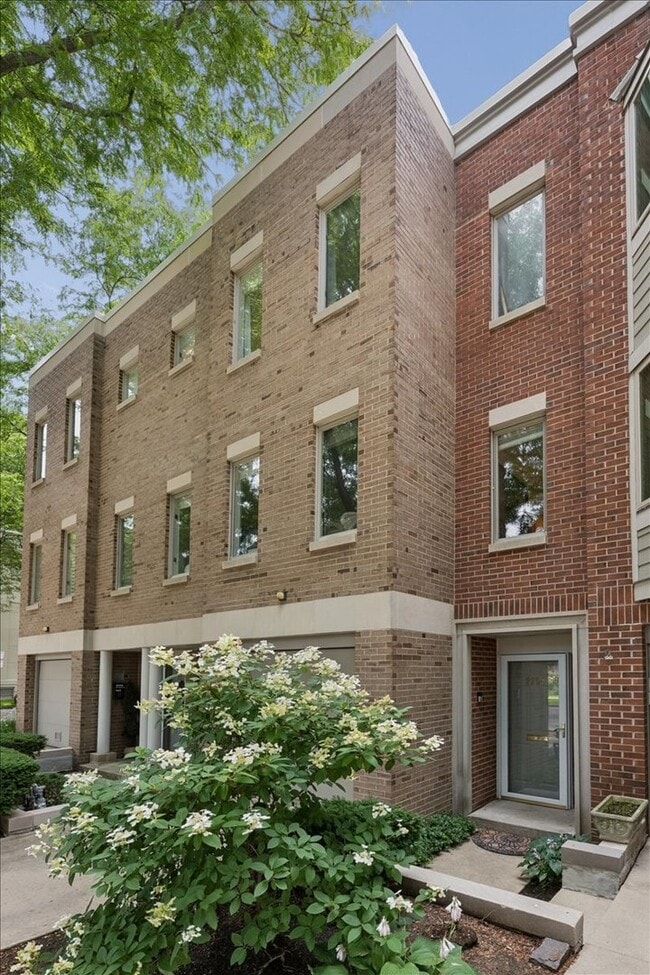 Building Photo - 2304 N Lakewood Ave
