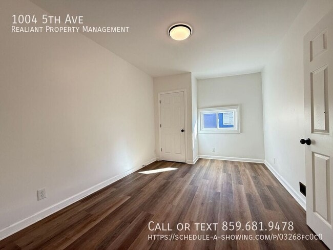 Building Photo - 1004 5th Ave