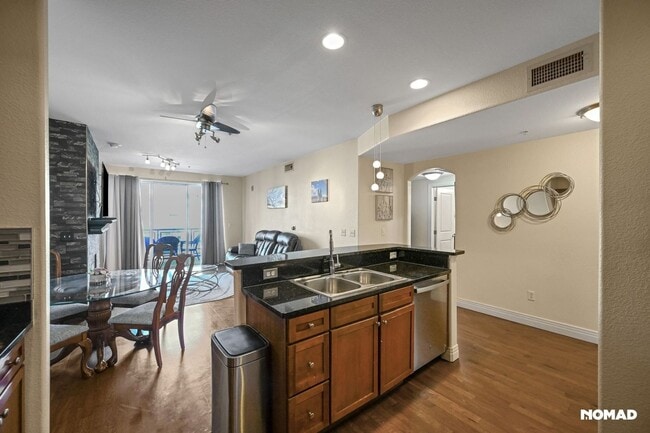 Building Photo - Charming 1.5BR Condo in Englewood