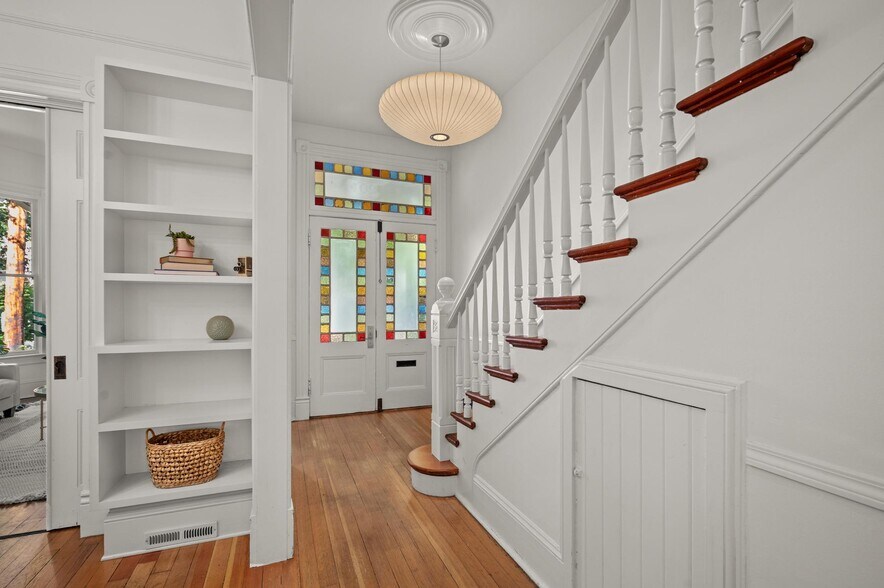 Building Photo - 1720 NW Hoyt St