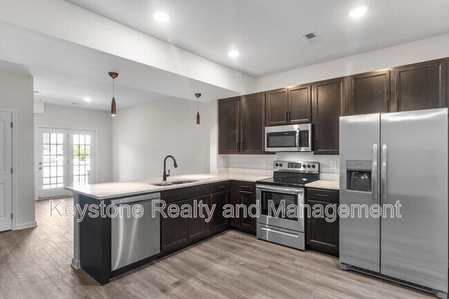 Building Photo - 109-B-109 E Johnson Cir