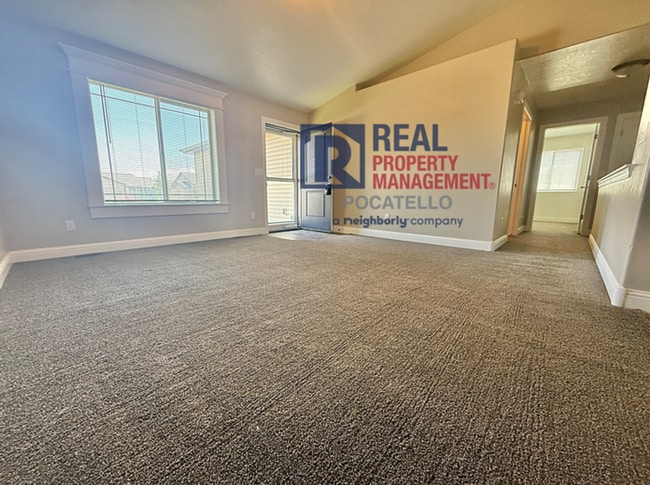 Building Photo - Beautiful 3 bed 2 bath house - 2 car Garage