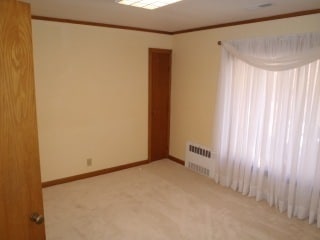 Building Photo - Spacious 3-4 Bedroom Ranch Style House for Rent