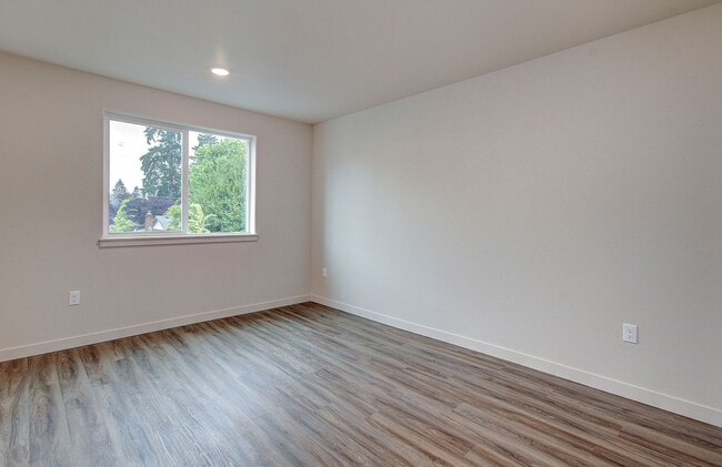 Building Photo - 404 NE 117th Ave
