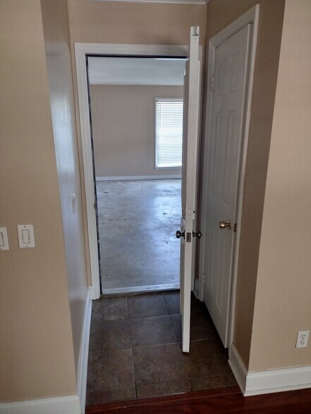 Garage - 107 Via Eldorado Dr
