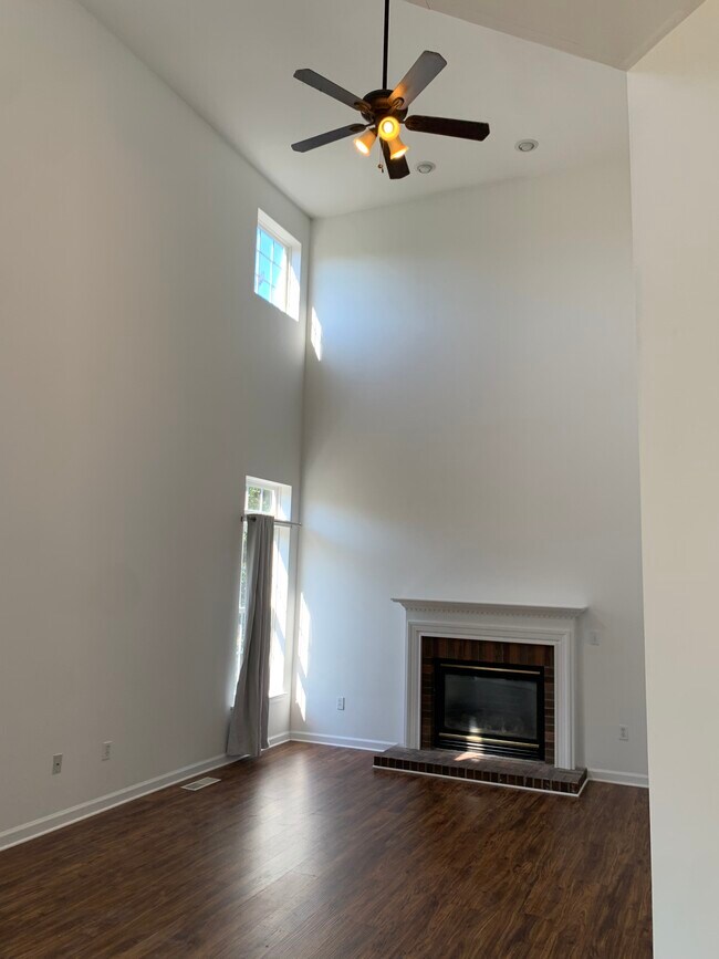 Building Photo - 18 Crimson Way