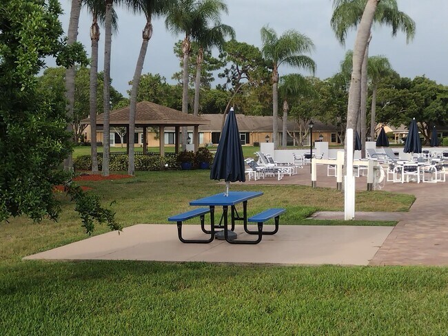Building Photo - 2 bedroom 2 bathroom Large House for rent ...
