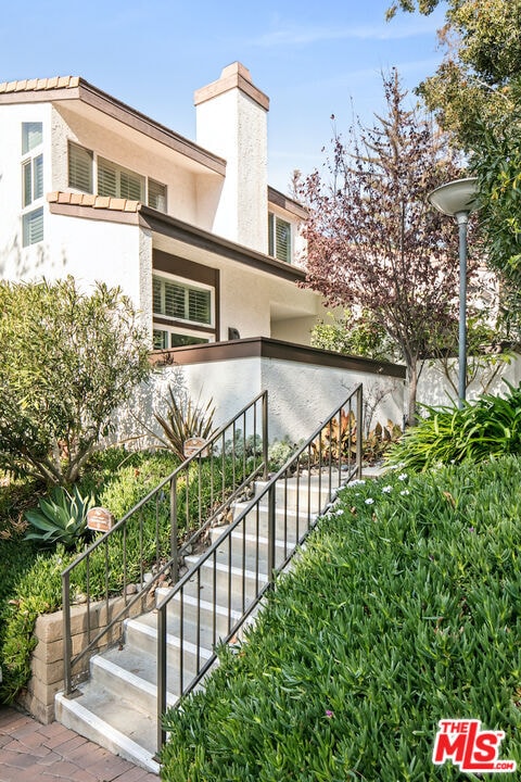 Building Photo - 1578 Palisades Dr