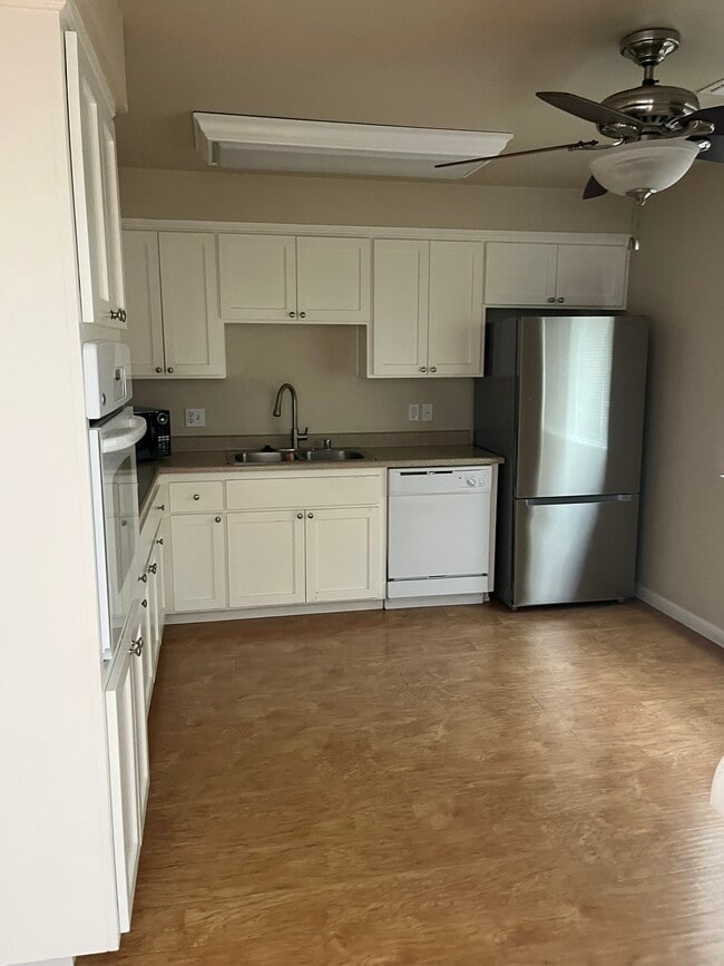 Building Photo - 10099 Elk Grove Florin Rd