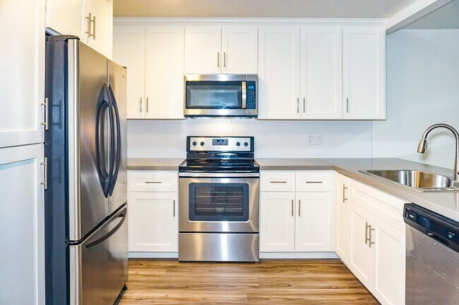 Building Photo - STUNNING 3BD/2.5BA TOWNHOUSE - BONITA VIEW...