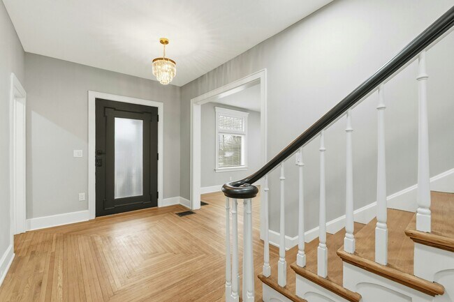 Building Photo - 2978 Wardall Ave