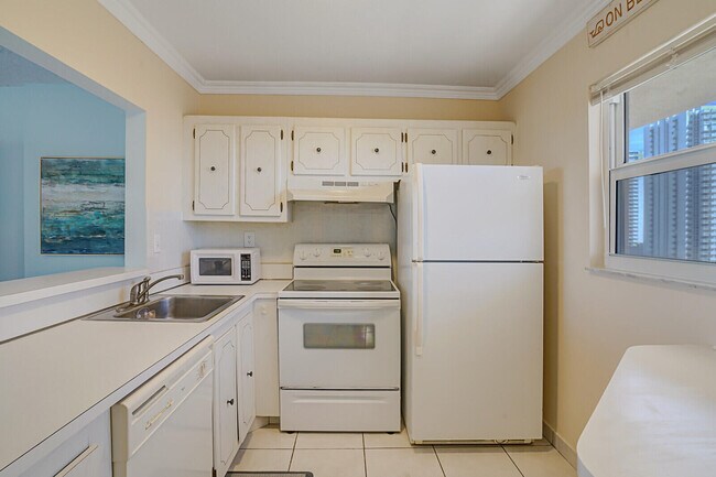 Building Photo - 1391 S Ocean Blvd