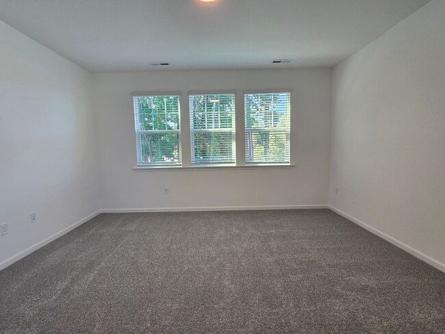 Building Photo - Stunning BRAND NEW 5 Bedroom / 4 Bath Home located in North Ridge