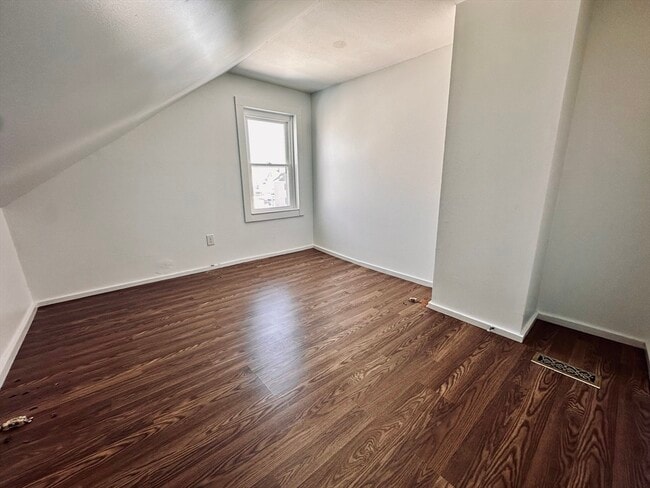 Building Photo - 12 Thorndike St