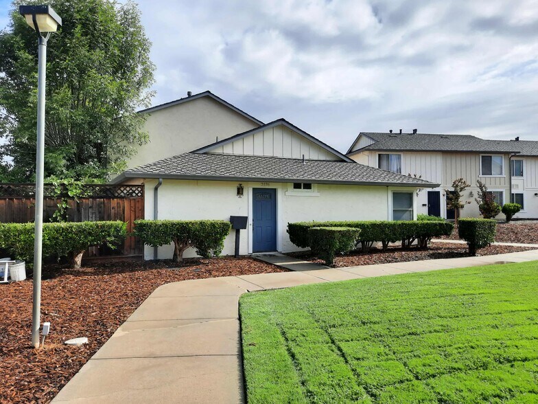 Welcome home! - 2176 Spanishgate Ct