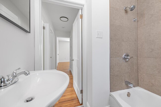 Building Photo - 4924 Greenwood St