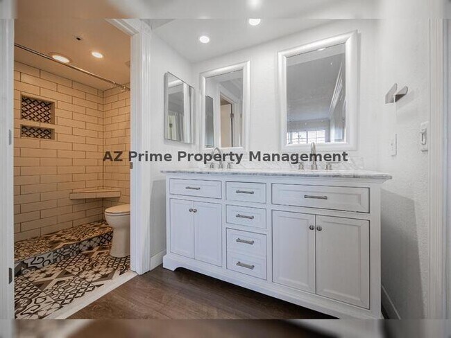 Building Photo - 8625 E Belleview Pl