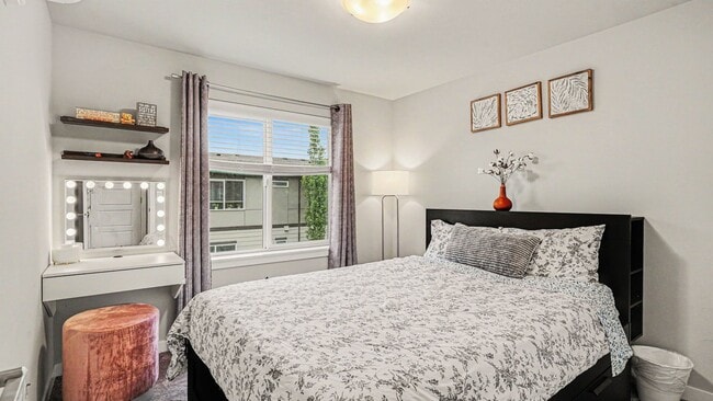 Building Photo - Modern Corner Townhome with Split AC & 2-Car Garage Near Alderwood Mall