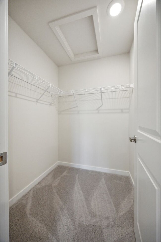 Building Photo - 3 Bedroom End-Unit Townhome in Spring City