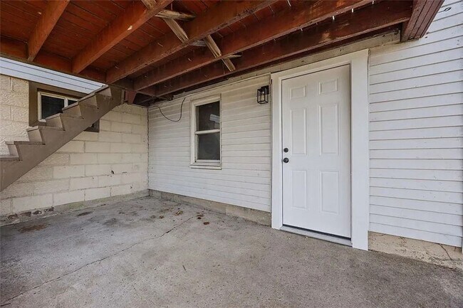 Building Photo - Beautiful 3 bedroom, 2 full bathroom home for rent in the Oakland area AVAILABLE NOW!