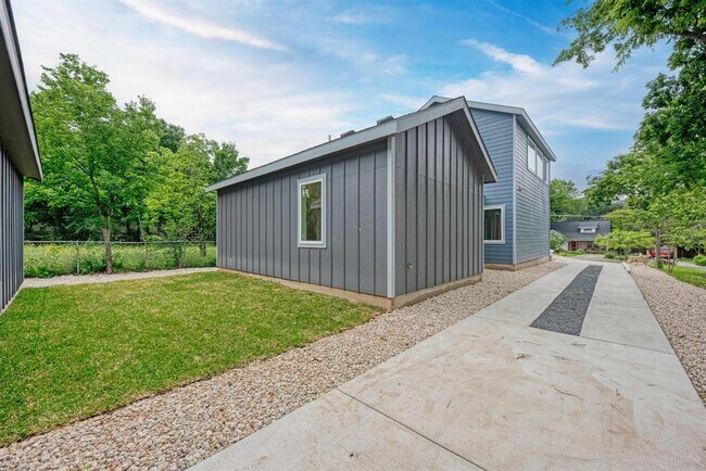 Building Photo - 401 Delmar Ave