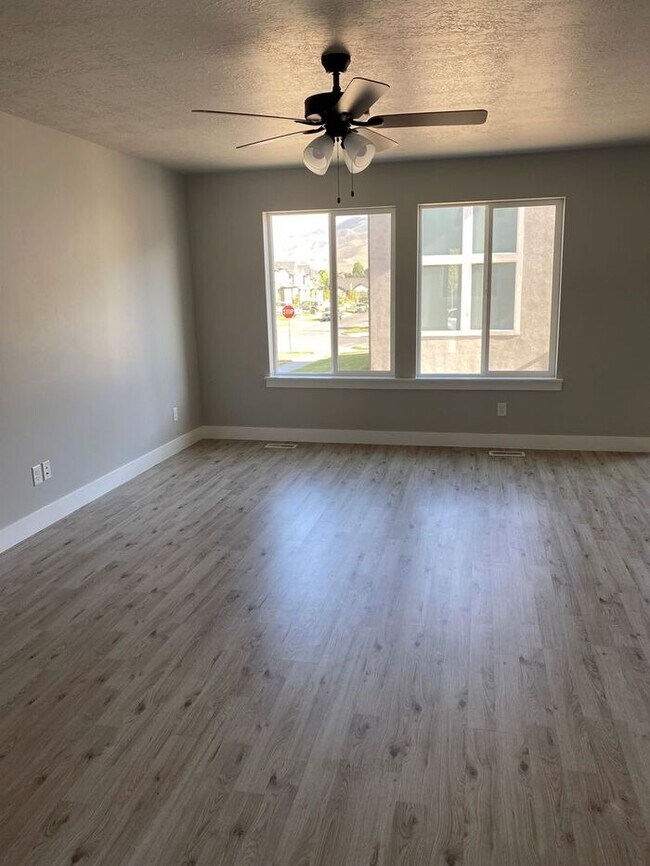 Building Photo - Incredible New Build Home for Rent in Sara...