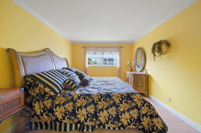 Building Photo - 600 NE 2nd St