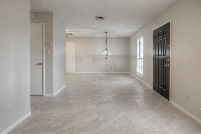 Building Photo - 3011 Sand Dr