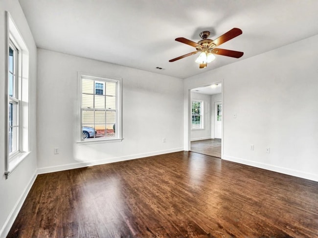 Building Photo - 305 S Calhoun St