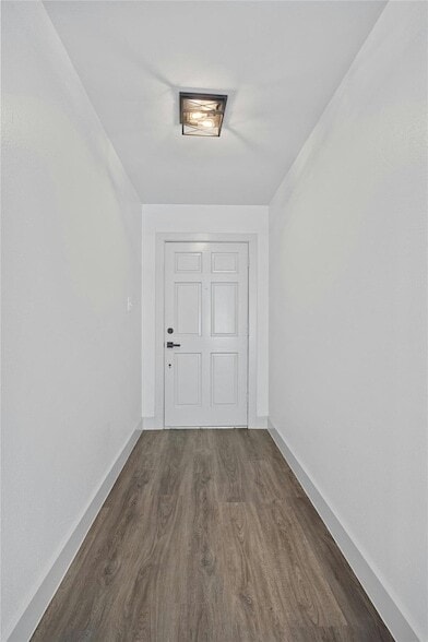 Building Photo - 2513 Beverly Cove