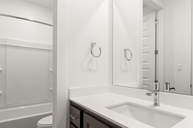 Building Photo - 1012 Yaupon Holly Dr