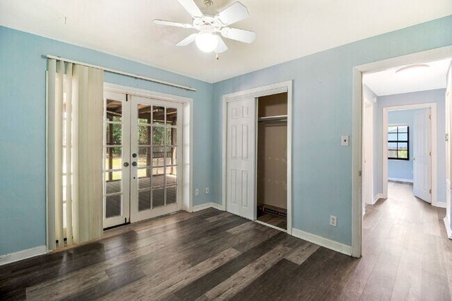 Building Photo - Charming 4 Bedroom Pensacola Rental in a Convenient Location!