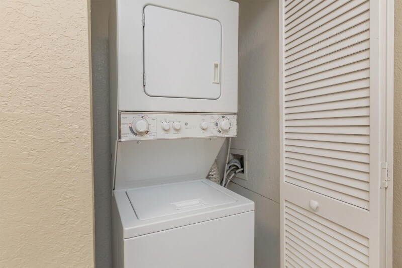 Building Photo - 5901 S Dale Mabry Hwy