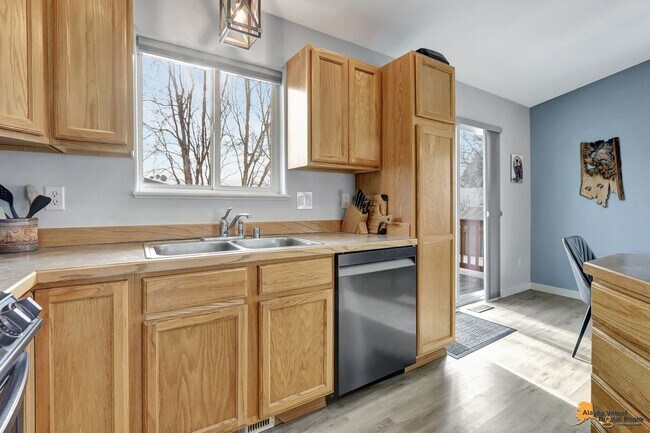 Building Photo - 2310 Leopard Cir