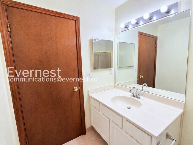 Building Photo - Modern Comfort with Ample Space - 2 Bed, 3 Bath, 1481 SqFt  | Pet Friendly | Available Now!