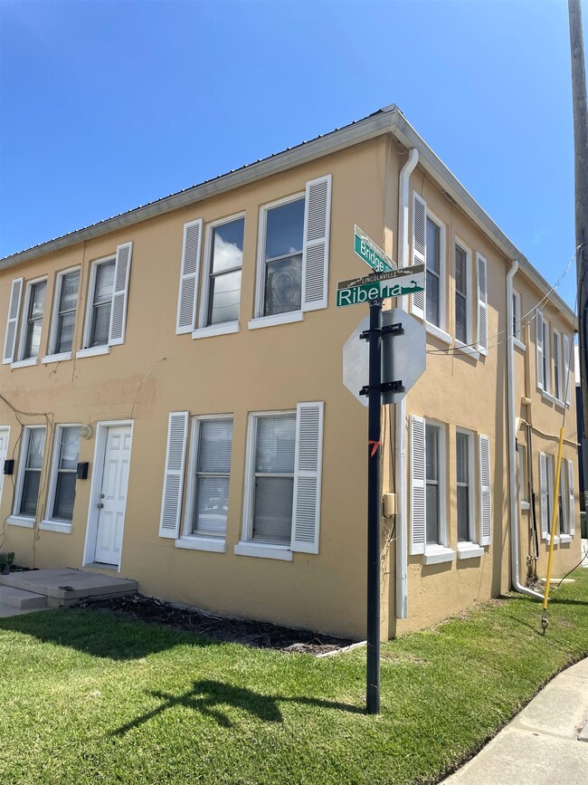 Building Photo - 147 Riberia St